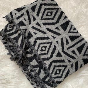 Aritzia Wilfred blanket scarf